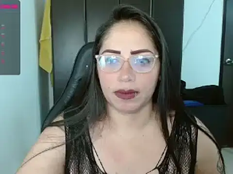 Snapshot of natashasmithe chatting on 1, 2, 2025 natashasmithe online show from 1, 2, 2025