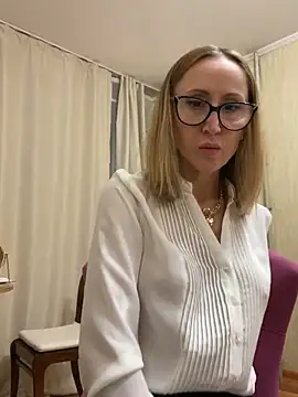 LauraDavis online show from 3, 12, 2025