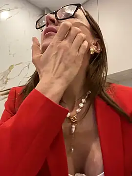 Snapshot of LauraDavis chatting on 2, 3, 2026 LauraDavis online show from 2, 3, 2026