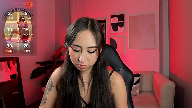 Snapshot of _cloe_martinez chatting on 12, 9, 2025 cloe martinez online show from 12, 9, 2025
