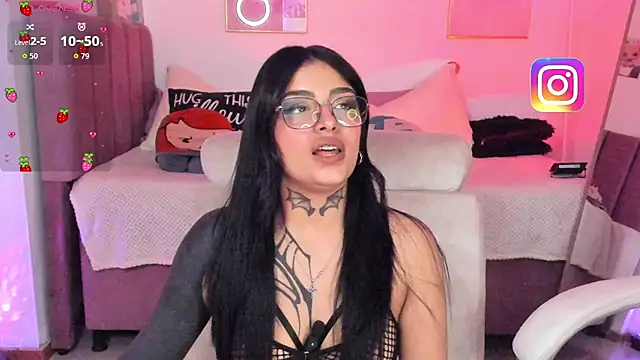 Snapshot of Hinataw33d01 chatting on 12, 11, 2025 Hinataw33d01 online show from 12, 11, 2025