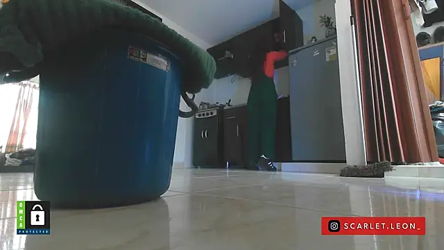 Scarletleon77 online show from 18, 9, 2025