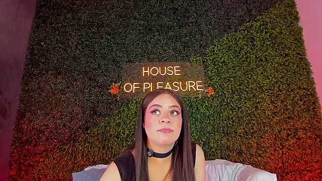 Snapshot of sarah-bonneth chatting on 3, 3, 2026 sarah-bonneth online show from 3, 3, 2026