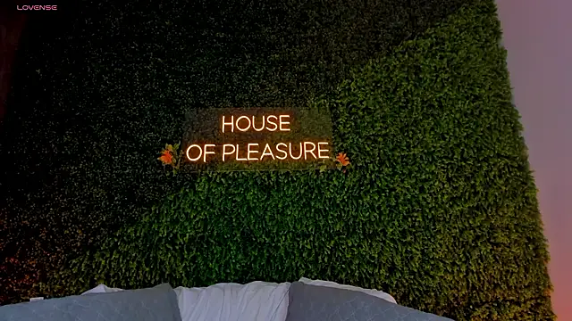 Snapshot of sarah-bonneth chatting on 17, 3, 2026 sarah-bonneth online show from 17, 3, 2026