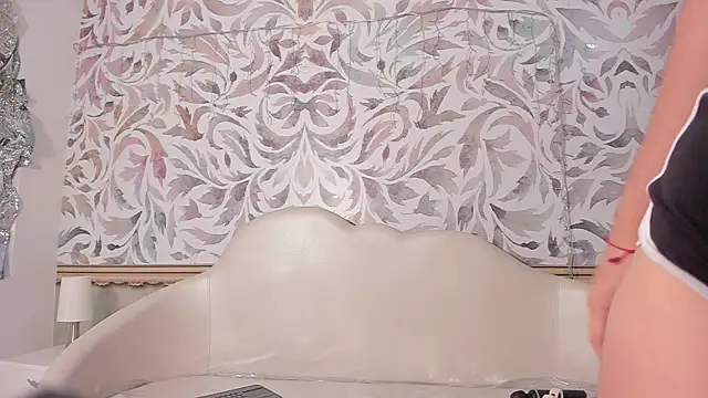valentina cortes72 online show from 23, 1, 2025