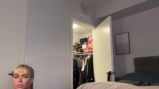 ElenaErickson online show from 13, 4, 2026