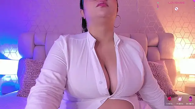Snapshot of Emilyboobss chatting on 11, 3, 2025 Emilyboobss online show from 11, 3, 2025