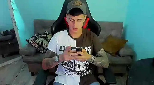 Snapshot of E_Moon chatting on 30, 12, 2024 E Moon online show from 30, 12, 2024