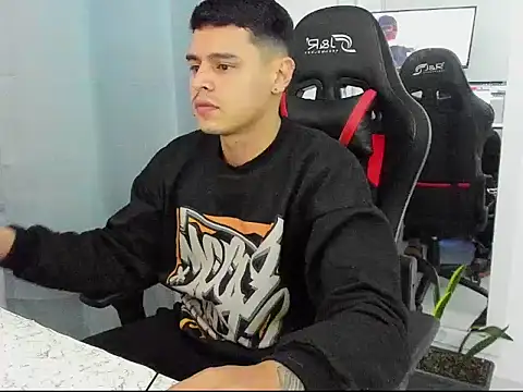 Snapshot of E_Moon chatting on 7, 11, 2025 E Moon online show from 7, 11, 2025