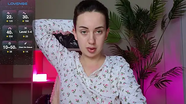 Snapshot of SweetieKendl chatting on 27, 5, 2026 SweetieKendl online show from 27, 5, 2026