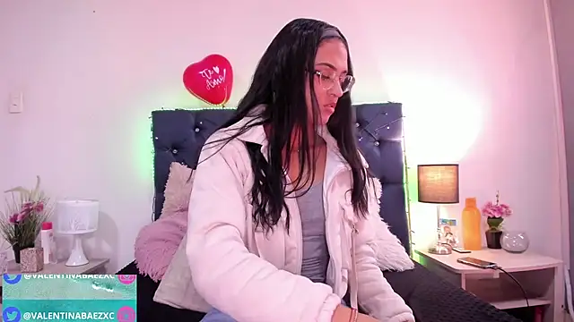 valentinabaez online show from 19, 2, 2025