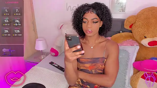 Tayssa Maravilh online show from 12, 11, 2025