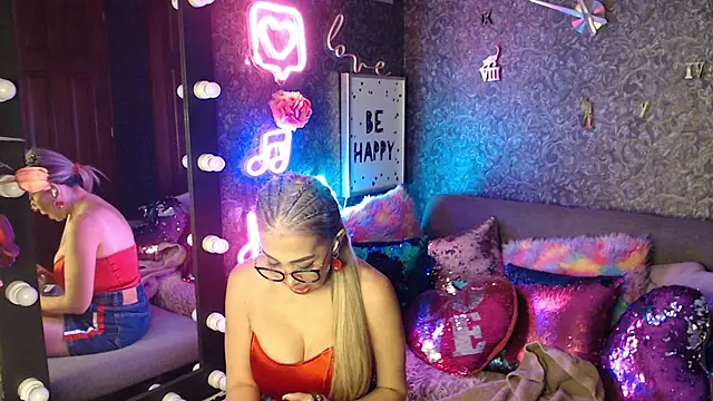 Snapshot of EvelinaGrey chatting on 12, 12, 2024 EvelinaGrey online show from 12, 12, 2024