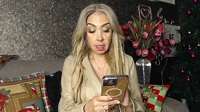 Snapshot of EvelinaGrey chatting on 23, 12, 2024 EvelinaGrey online show from 23, 12, 2024