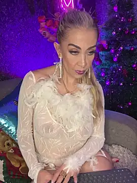 Snapshot of EvelinaGrey chatting on 28, 12, 2024 EvelinaGrey online show from 28, 12, 2024