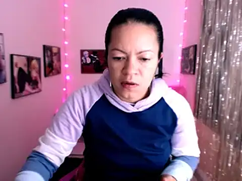 Cristal w online show from 8, 1, 2025