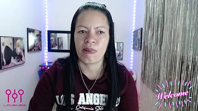 Cristal w online show from 9, 10, 2025