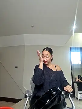 QueenTricks1 online show from 19, 12, 2025