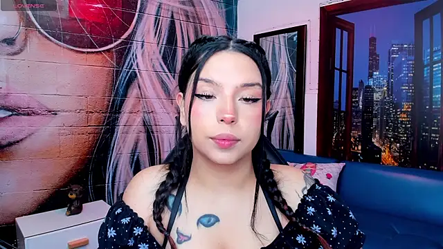 Snapshot of Small_naughty_ chatting on 1, 3, 2025 Small naughty online show from 1, 3, 2025