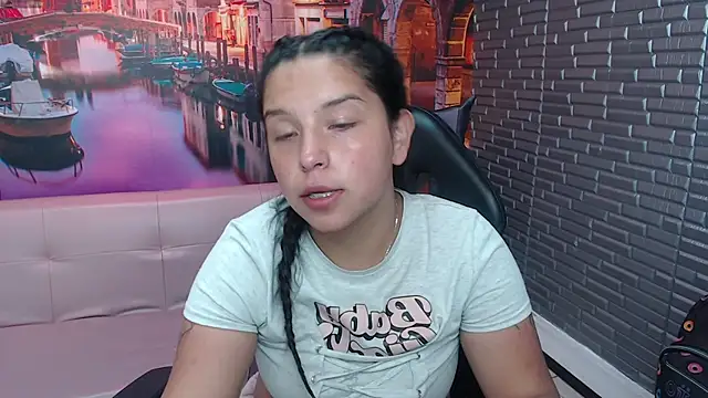 Snapshot of Small_naughty_ chatting on 15, 10, 2025 Small naughty online show from 15, 10, 2025