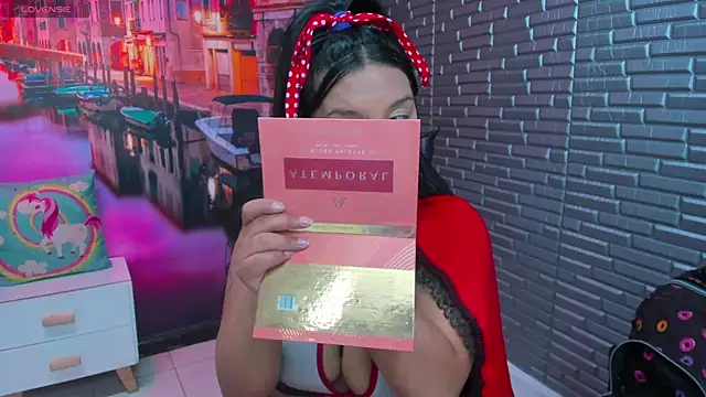 Snapshot of Small_naughty_ chatting on 31, 10, 2025 Small naughty online show from 31, 10, 2025