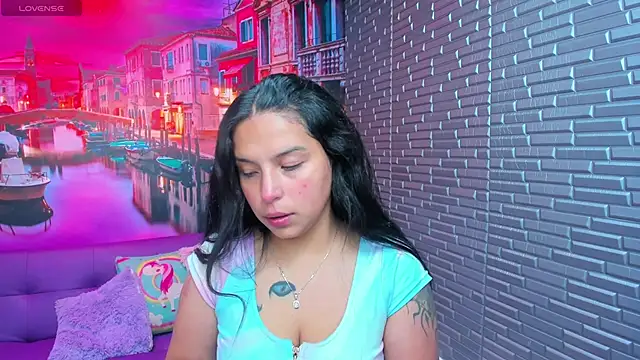 Snapshot of Small_naughty_ chatting on 6, 11, 2025 Small naughty online show from 6, 11, 2025