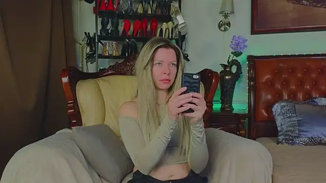 Snapshot of Real_Tini chatting on 21, 3, 2026 Real Tini online show from 21, 3, 2026