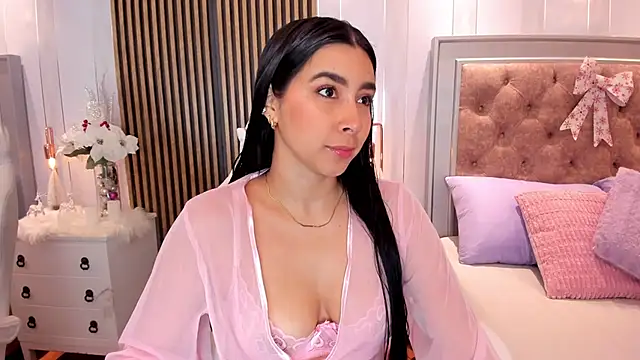Snapshot of Charlotte_Shelby chatting on 3, 1, 2025 Charlotte Shelby online show from 3, 1, 2025