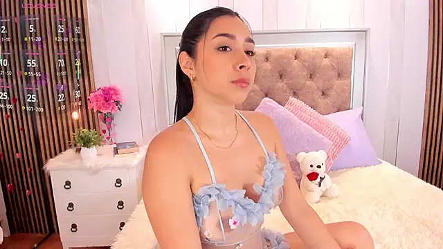 Snapshot of Charlotte_Shelby chatting on 3, 3, 2025 Charlotte Shelby online show from 3, 3, 2025