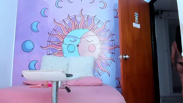 luna hoott online show from 9, 5, 2026