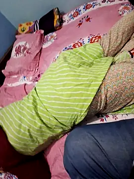 Crezy-Queen01 online show from 8, 10, 2025