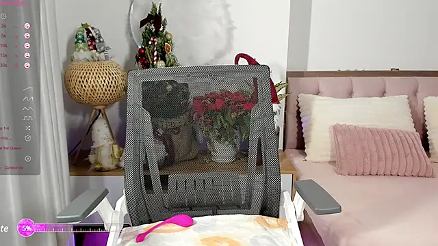 Snapshot of _Joliie_ chatting on 24, 12, 2024 Joliie online show from 24, 12, 2024