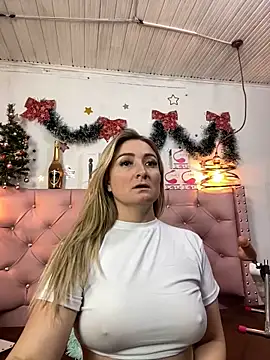 Snapshot of antonella87 chatting on 29, 12, 2024 antonella87 online show from 29, 12, 2024