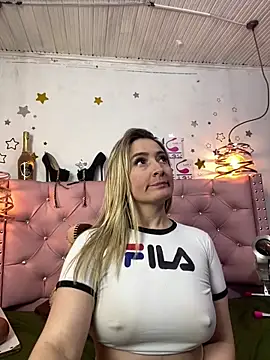 Snapshot of antonella87 chatting on 13, 3, 2025 antonella87 online show from 13, 3, 2025