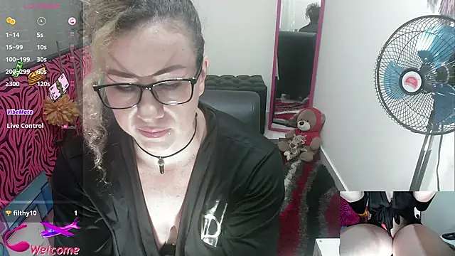 Snapshot of ViickySexy chatting on 3, 11, 2025 ViickySexy online show from 3, 11, 2025