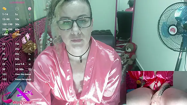Snapshot of ViickySexy chatting on 4, 11, 2025 ViickySexy online show from 4, 11, 2025