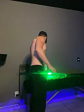 Snapshot of MachineDien chatting on 14, 12, 2025 MachineDien online show from 14, 12, 2025