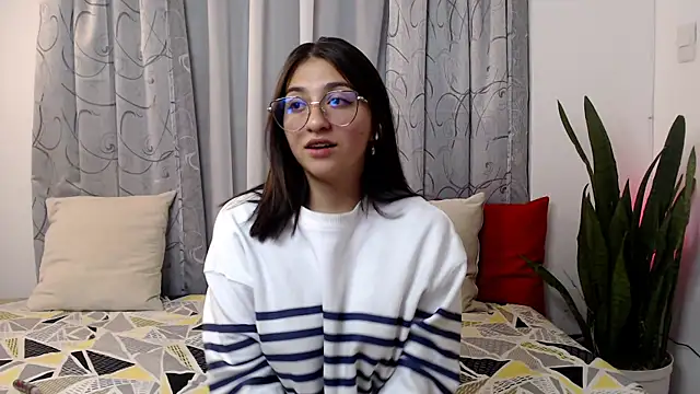 Snapshot of zoe_moon18 chatting on 16, 1, 2025 zoe moon18 online show from 16, 1, 2025