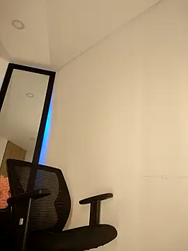 Snapshot of tata_laima__ chatting on 17, 10, 2025 tata laima   online show from 17, 10, 2025