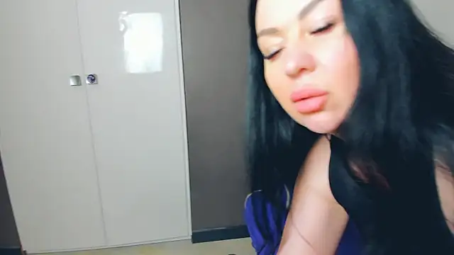 Snapshot of LayaFlow chatting on 17, 2, 2026 LayaFlow online show from 17, 2, 2026