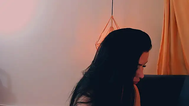 Snapshot of LayaFlow chatting on 10, 3, 2026 LayaFlow online show from 10, 3, 2026