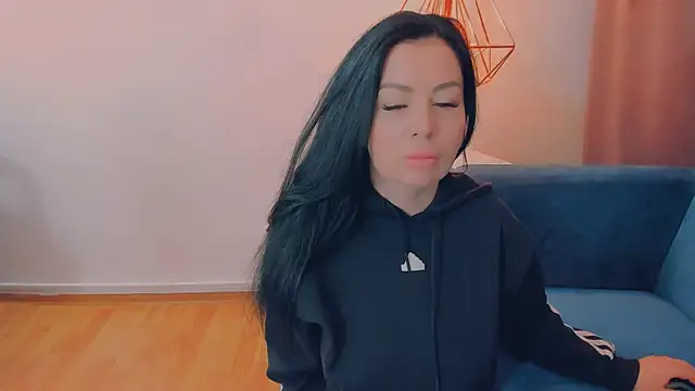 Snapshot of LayaFlow chatting on 28, 3, 2026 LayaFlow online show from 28, 3, 2026