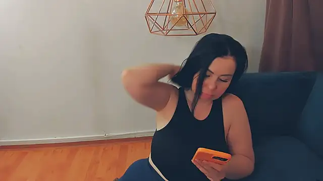 Snapshot of LayaFlow chatting on 6, 4, 2026 LayaFlow online show from 6, 4, 2026