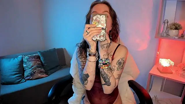 Mary Xextra online show from 5, 10, 2025