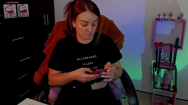 Snapshot of sara_goodgirl13 chatting on 22, 12, 2024 sara goodgirl13 online show from 22, 12, 2024