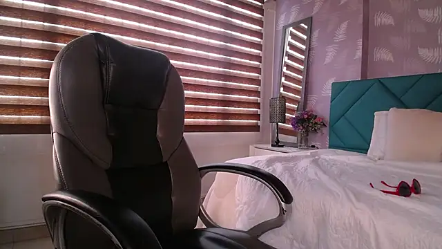 Moony 14 online show from 8, 3, 2025