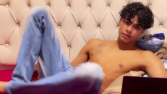 Snapshot of james_dreams_ chatting on 21, 3, 2025 james dreams online show from 21, 3, 2025