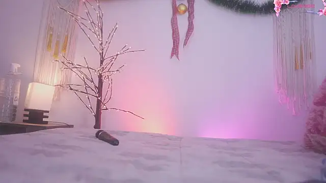 Snapshot of Eyleen_24 chatting on 23, 12, 2024 Eyleen 24 online show from 23, 12, 2024