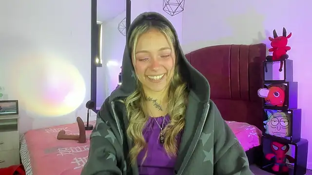 Snapshot of alisson_zafiro_ chatting on 18, 12, 2024 alisson zafiro  online show from 18, 12, 2024