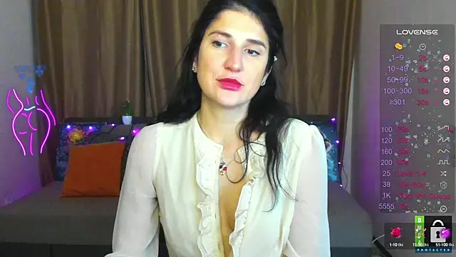 Snapshot of Alianna_Solo_Kisses chatting on 8, 1, 2025 Alianna Solo Kisses online show from 8, 1, 2025